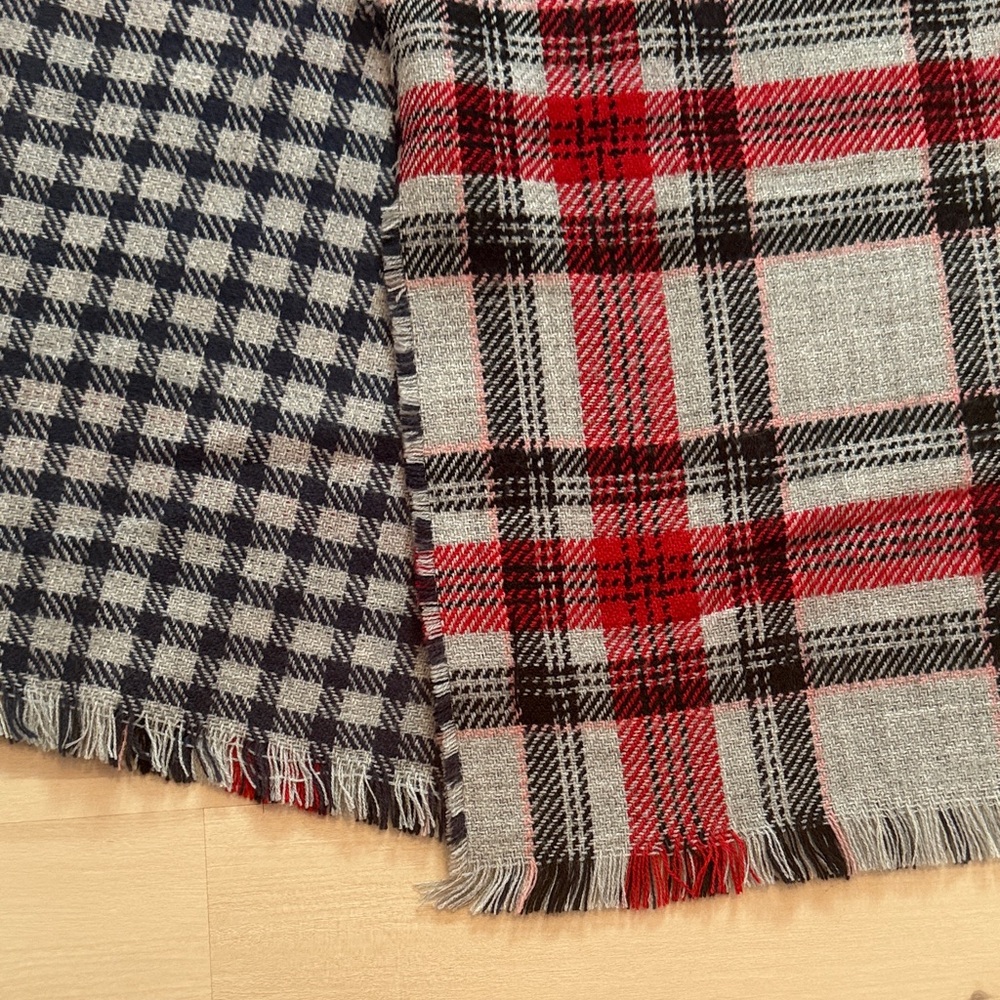 Roots Cumberland Plaid Scarf Red Grey Black O/S – Cozy Cabin Style - Picture 2 of 4